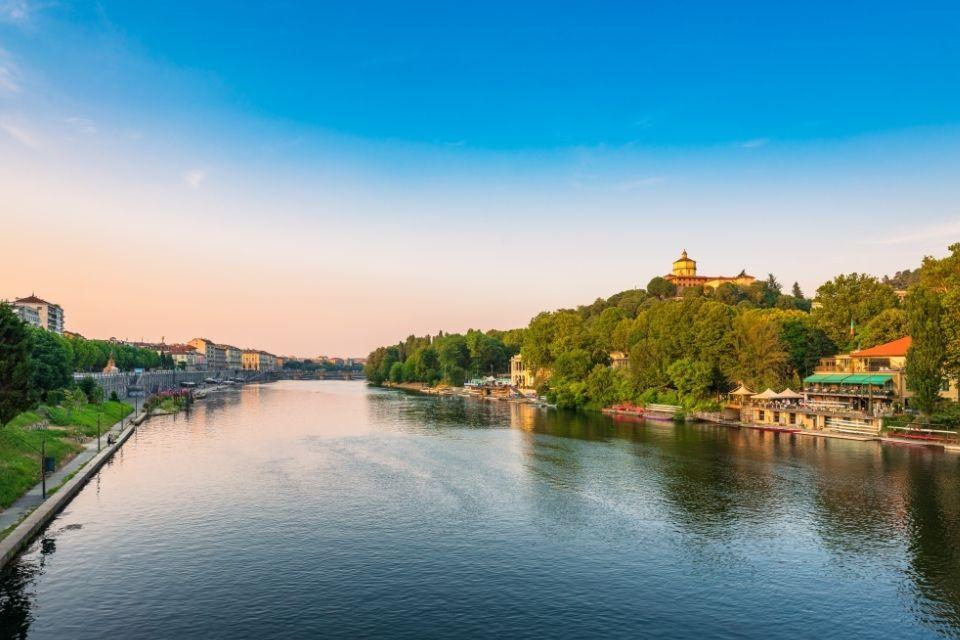 Zicht op Rivier de Po in Turijn, Italië