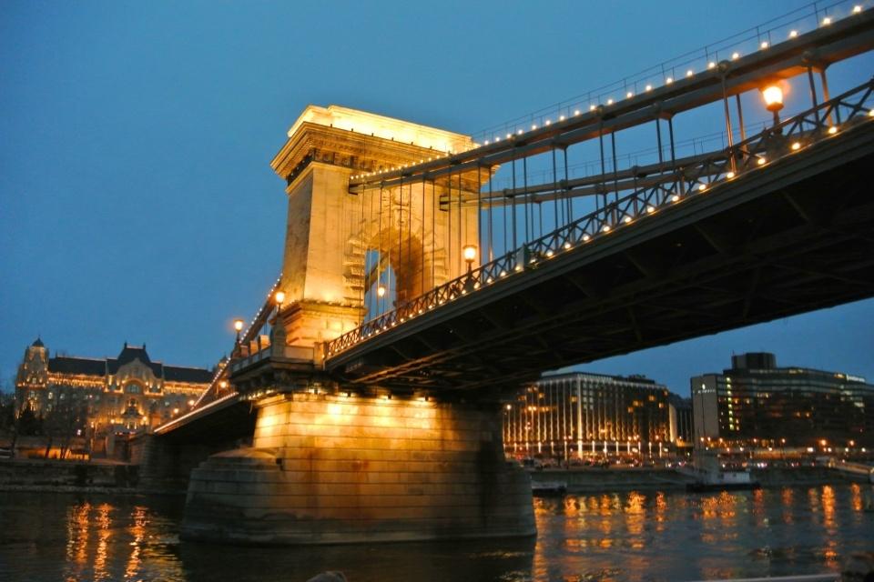 De Kettingbrug vanaf de Donau, Boedapest, Hongarije