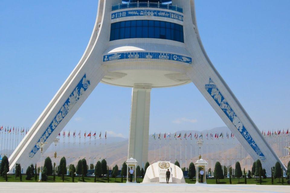De boog van Neutraliteit in Ashgabat, Turkmenistan