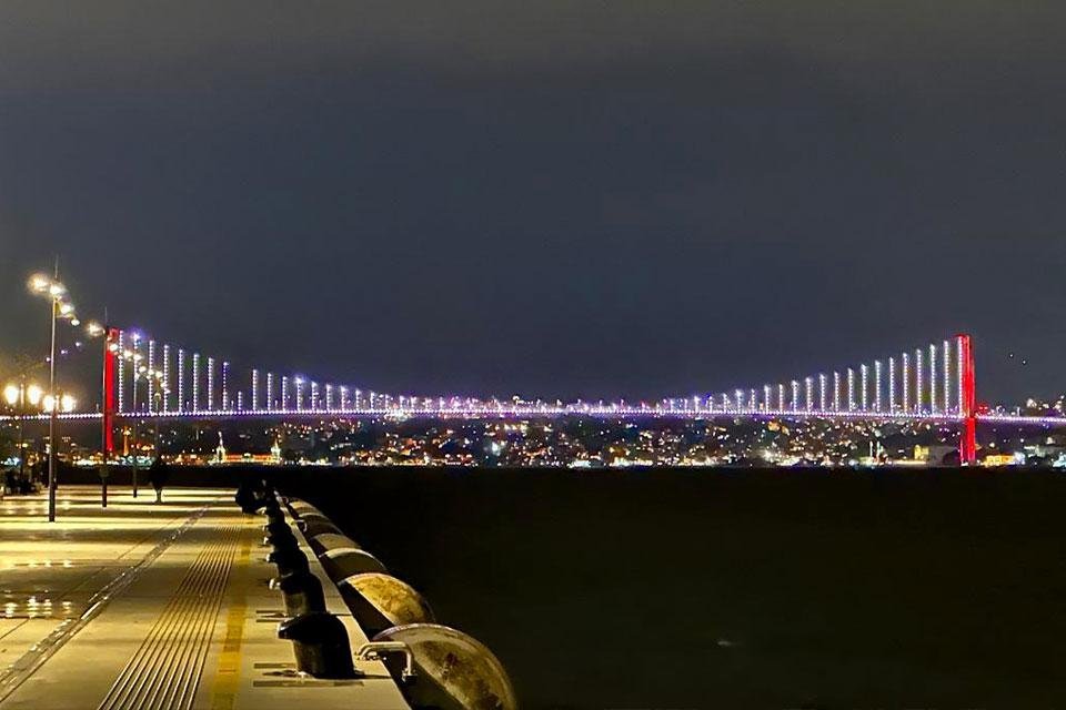 Bosporusbrug by night, Istanbul, Turkije | Foto: reisleidster Claudia