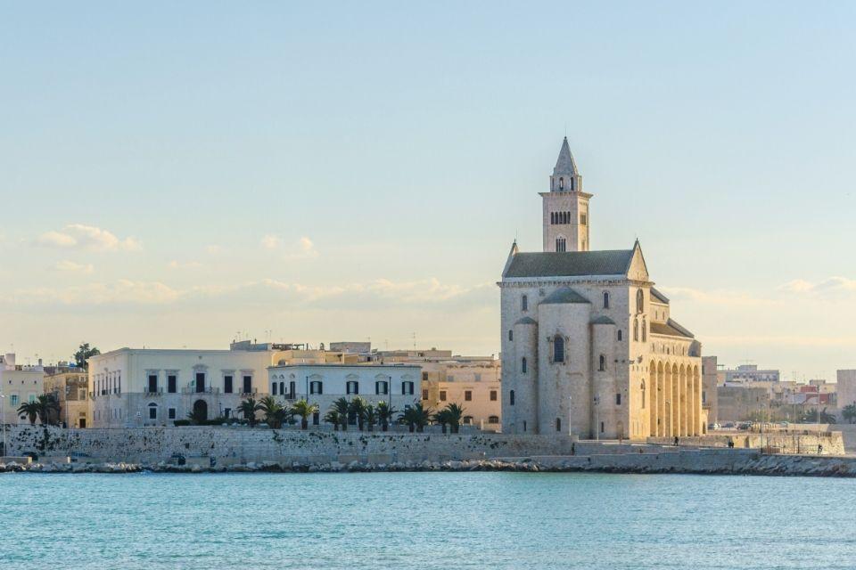 De witte kathedraal van Trani Puglia Italië