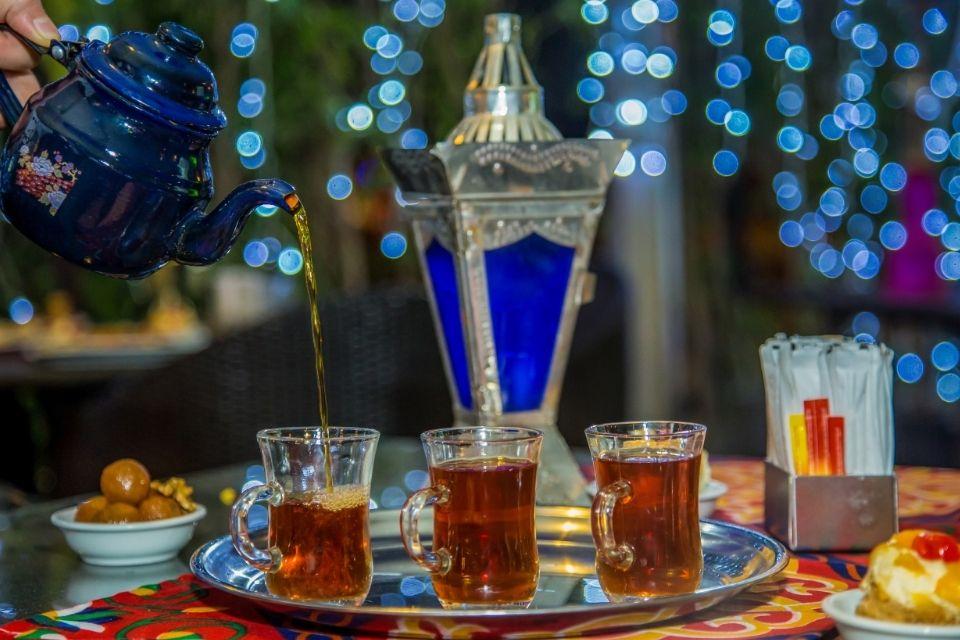 Ontbijten na zonsondergang tijdens de Ramadan