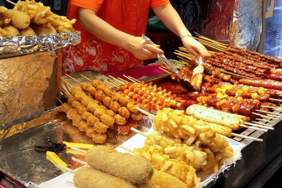 Street food in Myeongdong, Seoul, Zuid-Korea