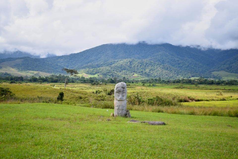 Monoliet in de Bada-vallei, Sulawesi, Indonesië