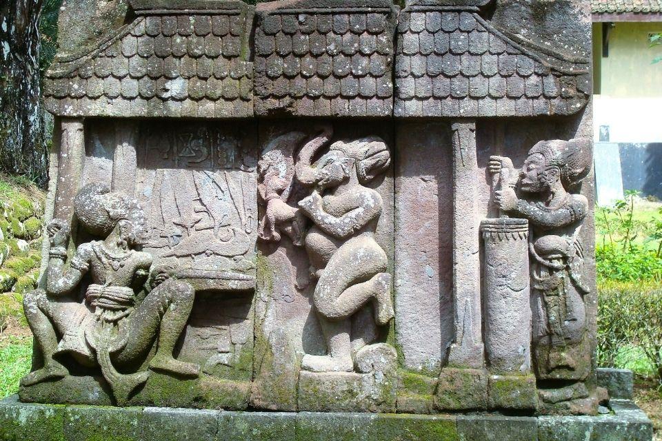 Detail van de tempel Candi Sukuh op Java, Indonesië