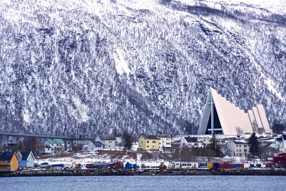 De IJszeekathedraal in Tromsø | foto door Peter van de Wiel