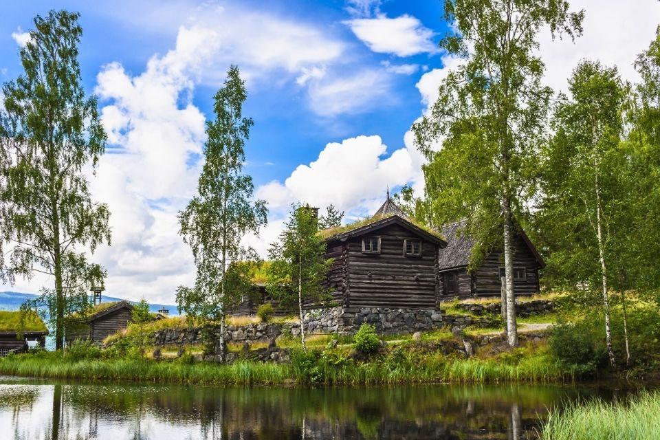Het openluchtmuseum Maihaugen bij Lillehammer Noorwegen