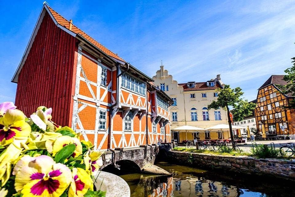 Wismar, vakwerkhuis over de Grube, Duitsland