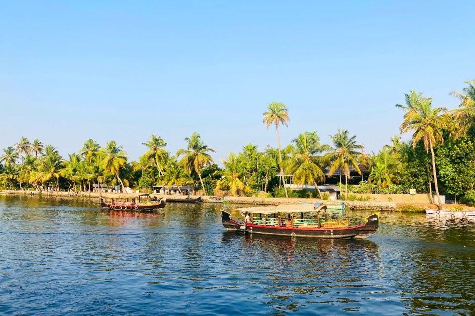 Kerala  backwaters met een shikara-bootocht India