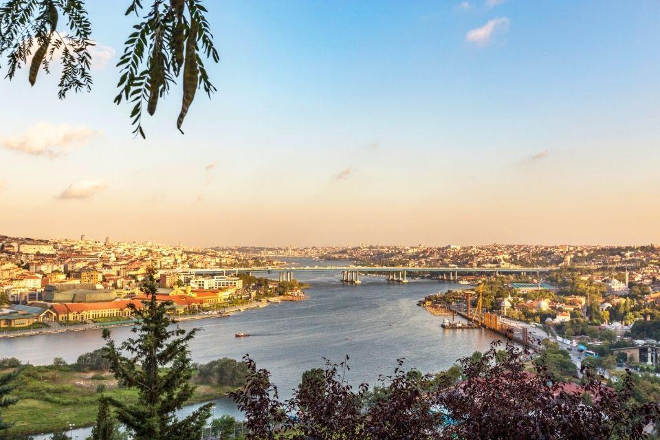 Uitzicht vanaf de Pierre Loti-heuvel in Istanbul Turkije