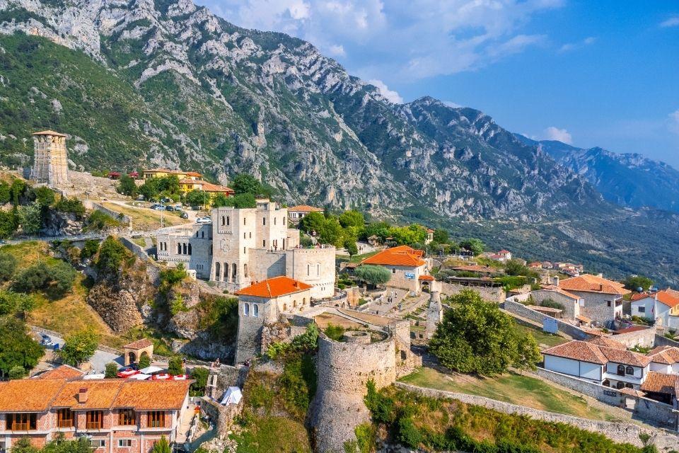 Zicht op de historische stad Krujë Albanië