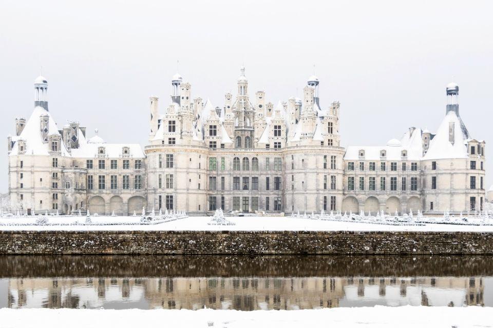 Chateau de Chambord onder een laagje sneeuw, Franrijk