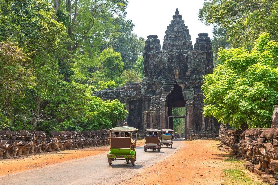 Tuk tuks bij Angkor Thom Cambodja 