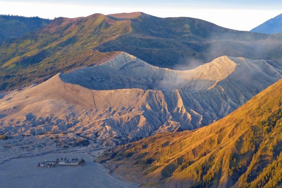 De kraterrand van de Bromovulkaan, Java, Indonesië