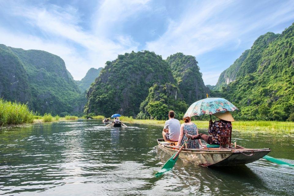 Sampantocht over de Ngo Dong-rivier in Ninh Binh Vietnam