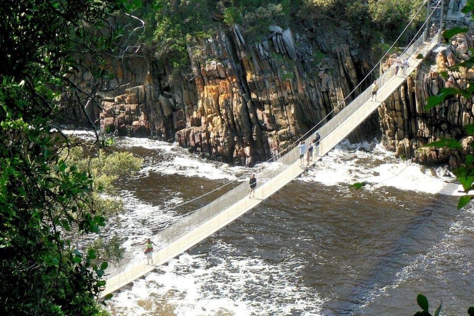 De iconische Storms River Mouth Hangbrug, Tsitsikamma, Zuid-Afrika