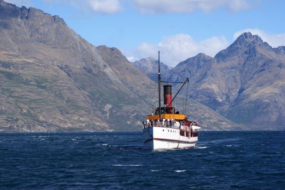Het TSS Earnslaw stoomschip op Lake Wakatipu, Nieuw-Zeeland