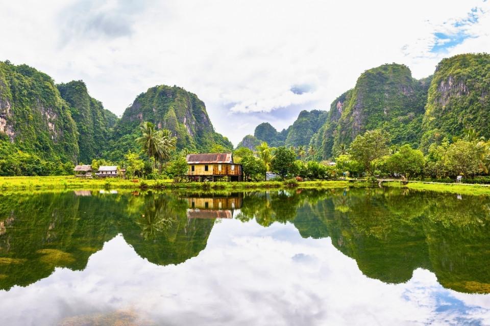 Het groene Rammang-Rammang, Sulawesi, Indonesië