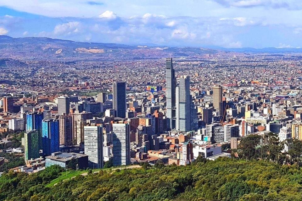 De skyline van Bogotá Colombia