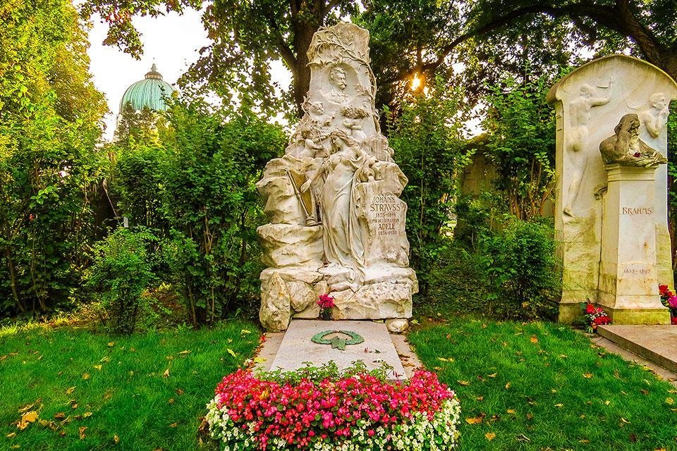 Graf Johann Strauss op Zentralfriedhof Wenen Oostenrijk Graf Johann Strauss op Zentralfriedhof Wenen Oostenrijk