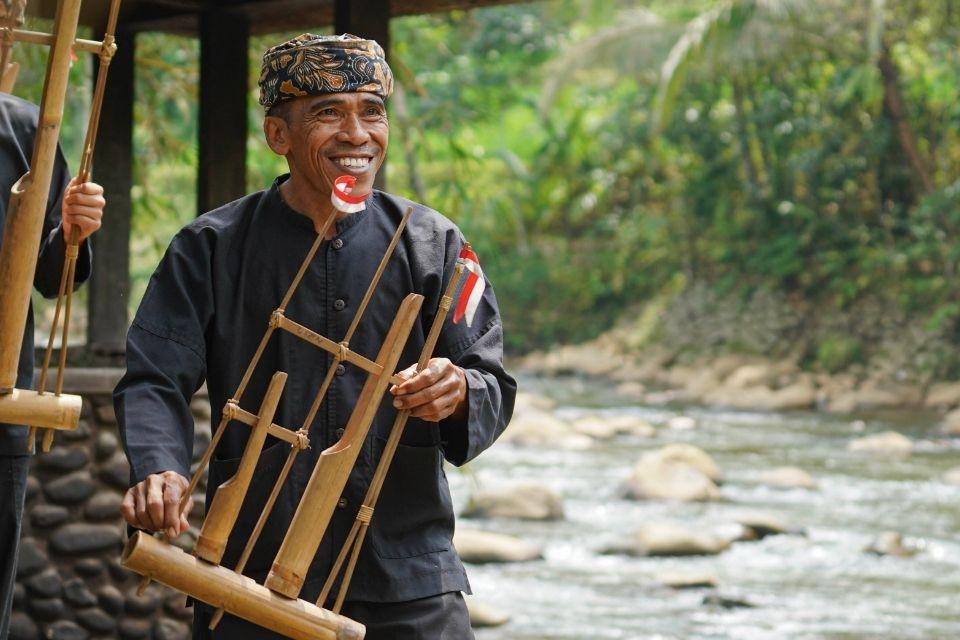 Angklung, Indonesië