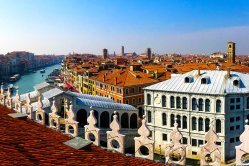 Uitzicht op Venetië vanaf T Fondaco dei Tedeschi, Italië