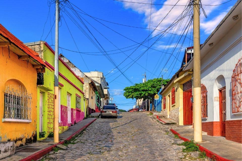 Straatje in Flores, Guatemala