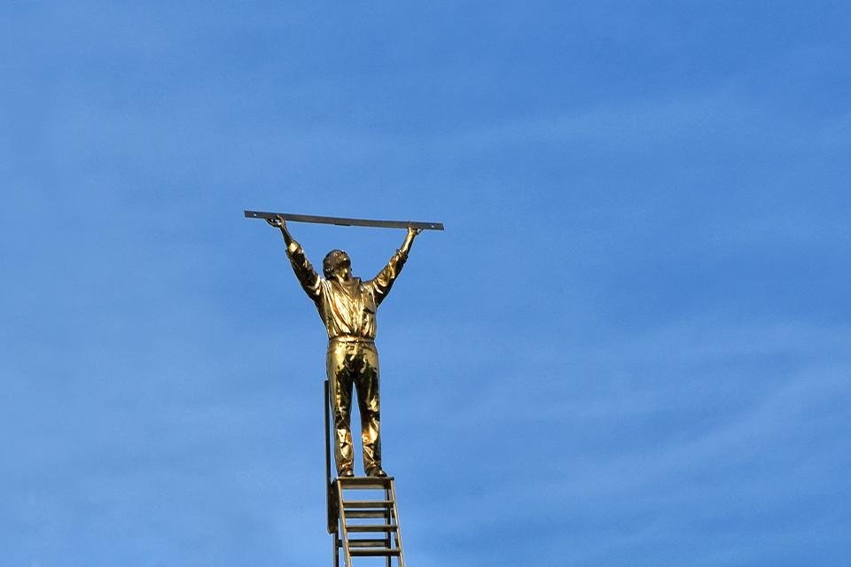 De man die de wolken meet van Jan Fabre, SMAK museum Gent, België