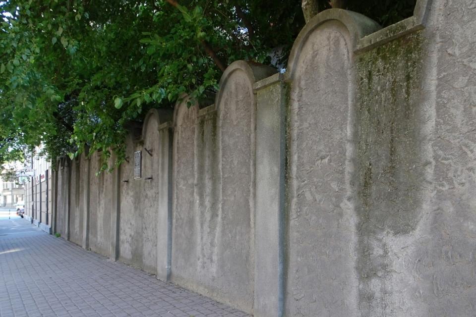 Deel van de getto-muur in Podgórze, Krakau, Polen
