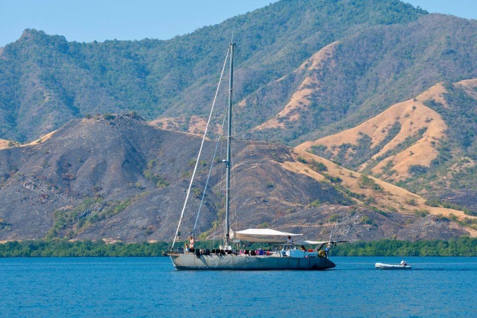 Tujuhbelas NP Flores Indonesië