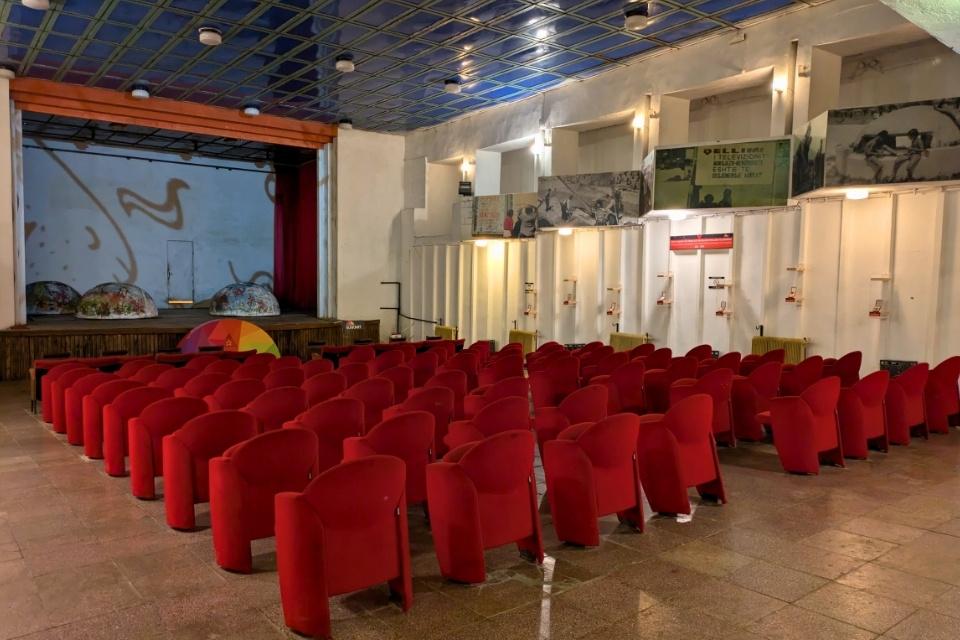 Theaterzaal in Bunk'Art 1 in Tirana, Albanië