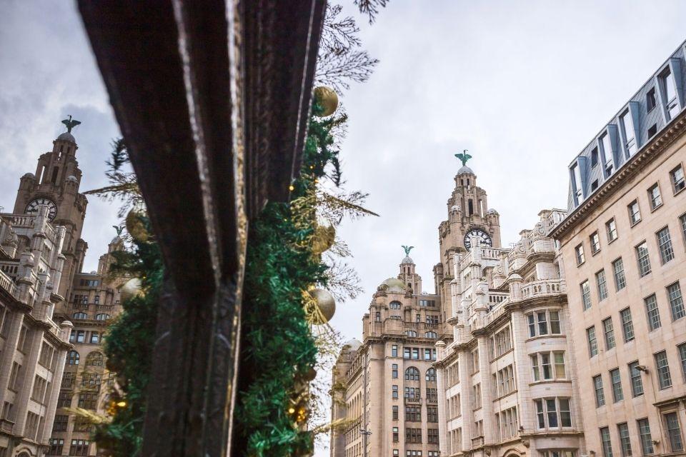De Royal Liver Building tijdens kerst in Liverpool, Groot-Brittannië