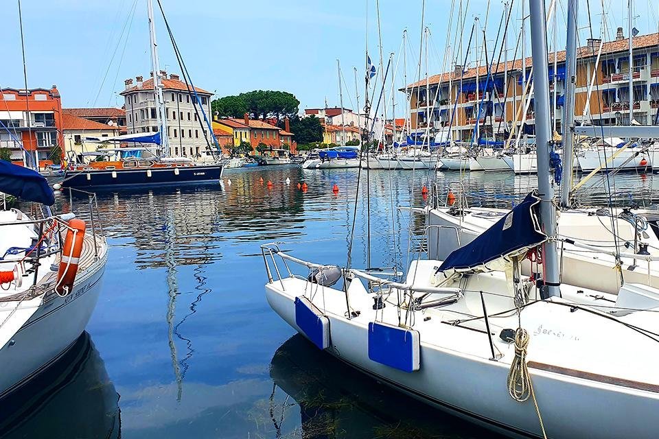 De haven van Grado, Italië