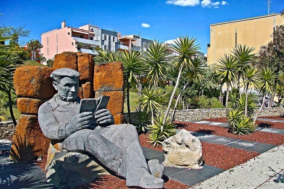 Monument voor Jorge Barbosa in het Parque dos Poetas in Oeiras