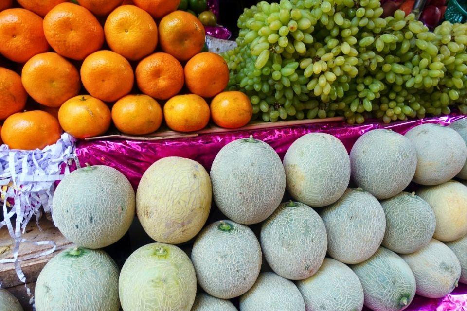 Fruit op de Devaraja-markt in Mysore, India
