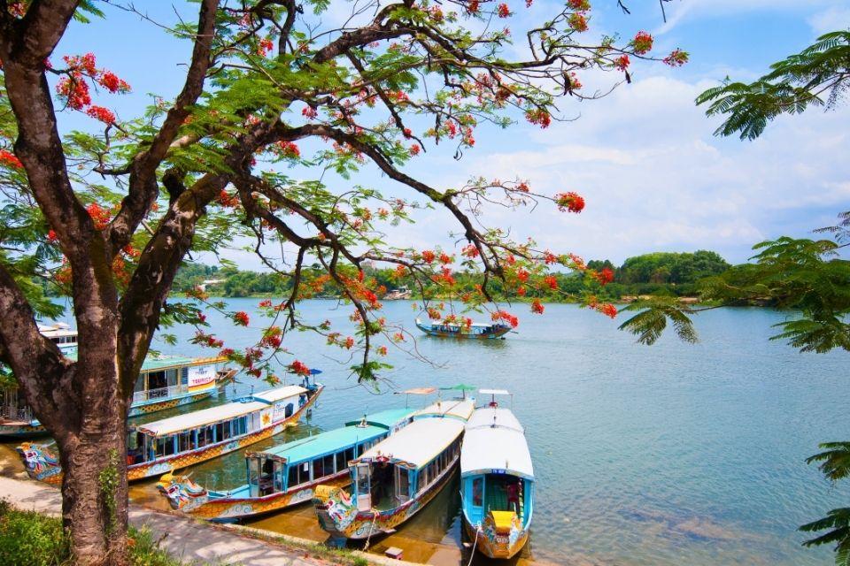 Drakenboten op de Parfumrivier Vietnam