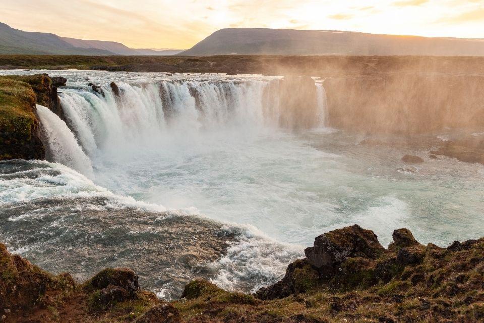 Goðafoss waterval in IJsland
