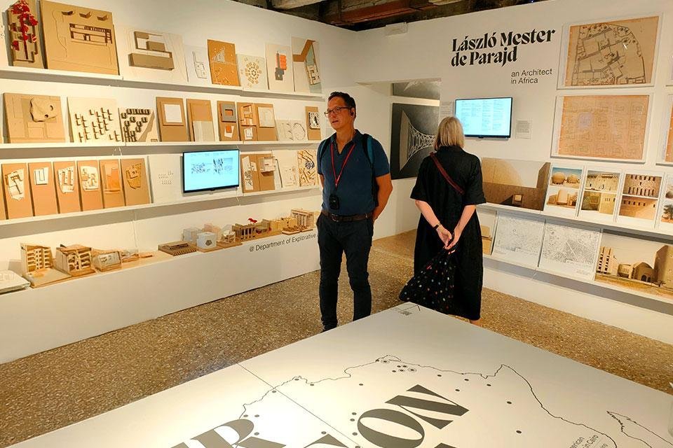 European Cultural Centre, ‘Time Space Existance’, 2023. Bijdrage van Lásló Mester de Parajd, ‘An Architect in Africa’.