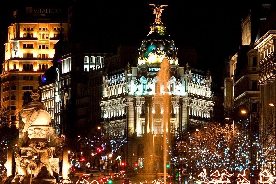 Gran Vía, Madrid, Spanje met kerstversiering