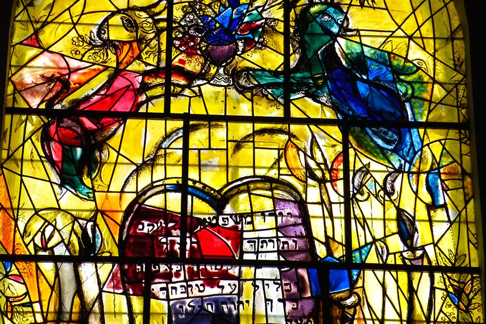 Glasvenster Chagall in de Hebreeuwse Universiteit Hadassah in Jeruzalem, Israël