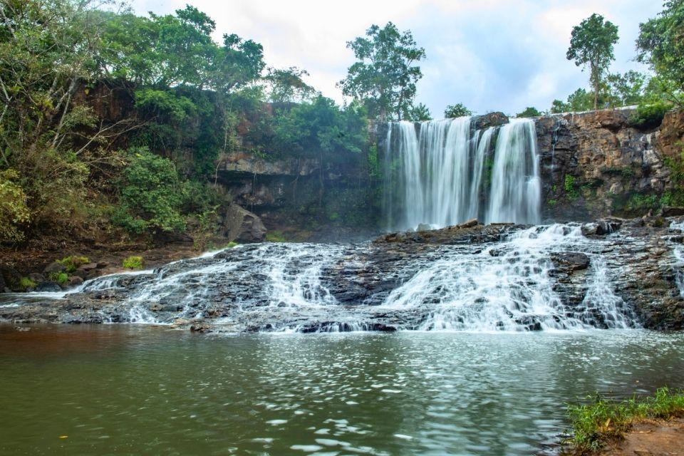 De Busra-waterval nabij Mondulkiri Cambodja
