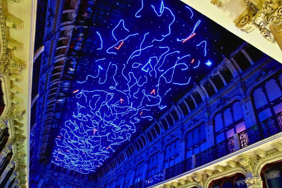 Galleria Subalpina in Turijn, verlicht tijdens Luci d'Artista Italië