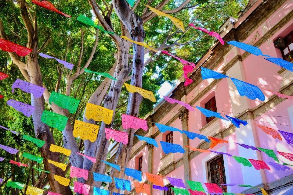 Kleurrijke versiering in Puebla voor  Día de los Muertos Mexico