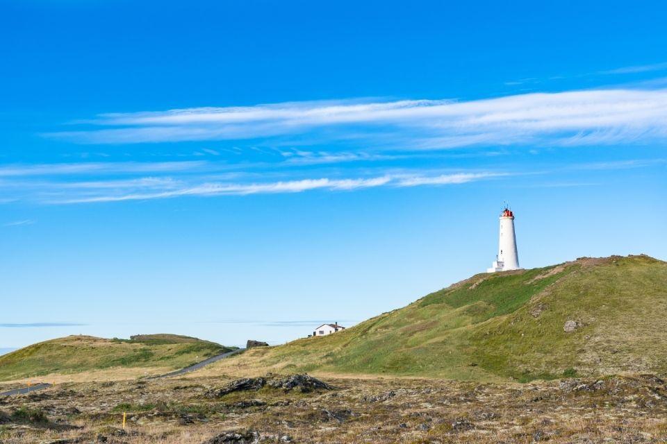 Zicht op de vuurtoren van Reykjanes in IJsland