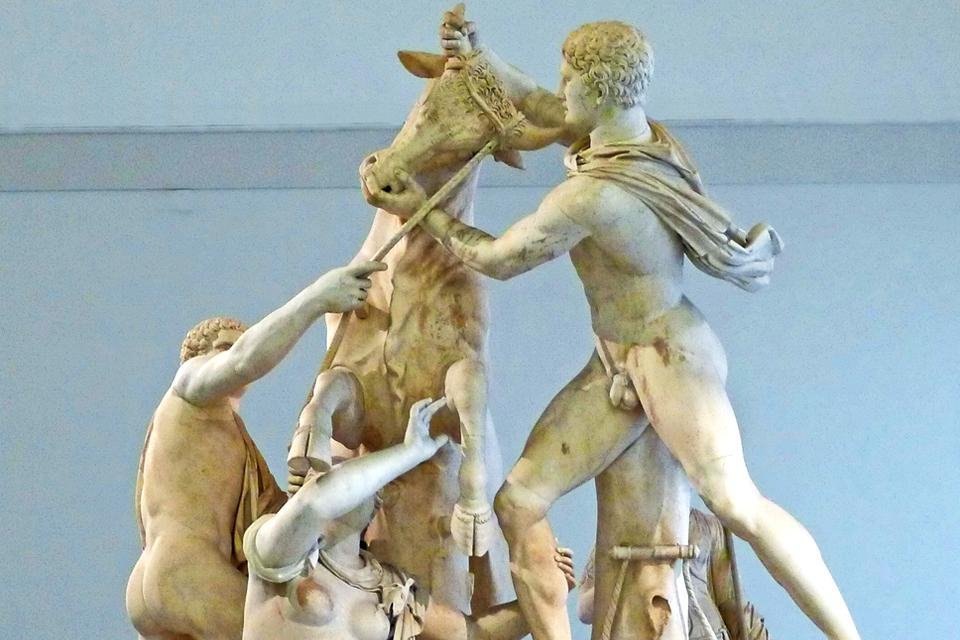 Farnese stier, archeologisch museum Napels, Italië