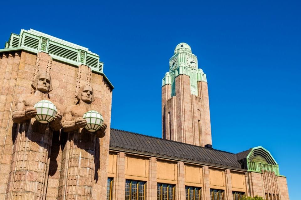 De 'Kivimiehet' bij het centraal station van Helsinki, Finland