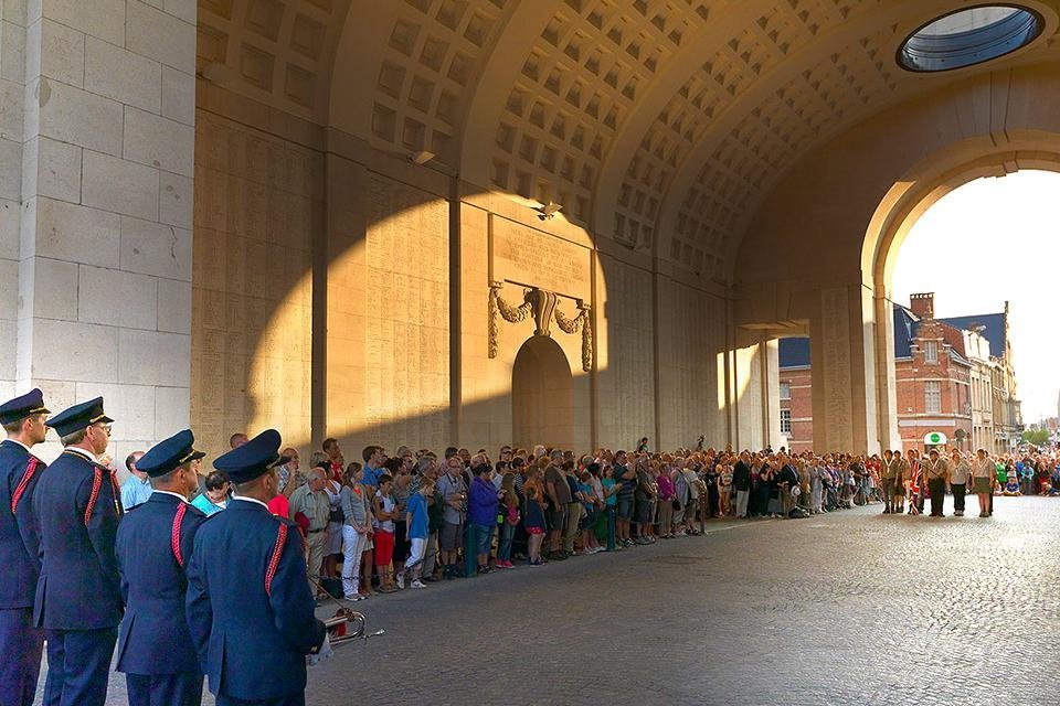 Last Post bij de Menenpoort in Ieper, België