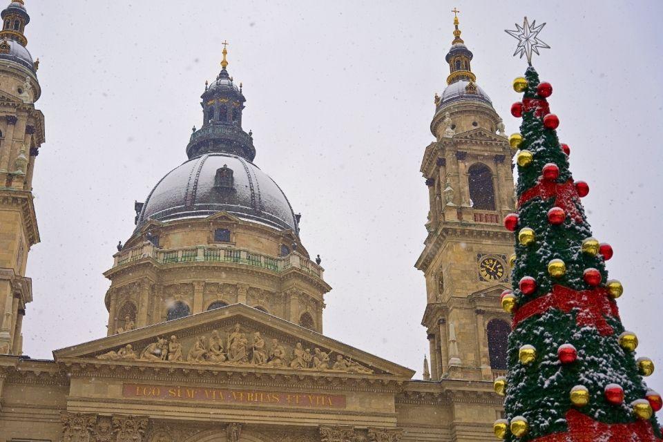 Sint Istvánbasiliek tijdens kerst in Boedapest, Hongarije