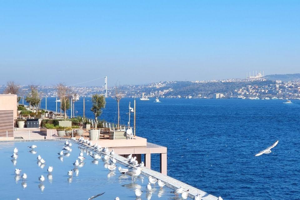 Uitzicht over de Bosporus van het Istanbul Modern Museum Turkije