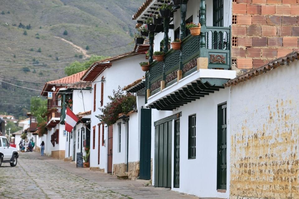 Straatbeeld in Villa de Leyva, Colombia